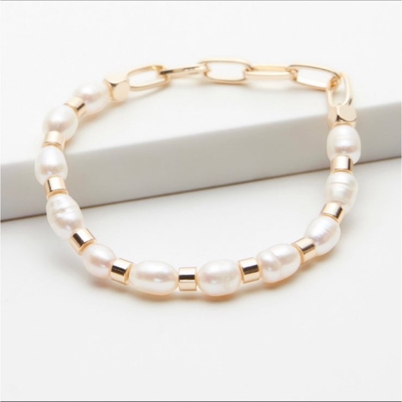 Evereve Jewelry - Evereve Macy pearl stretch bracelet